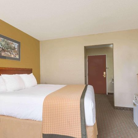 Days Inn By Wyndham Norton Buitenkant foto