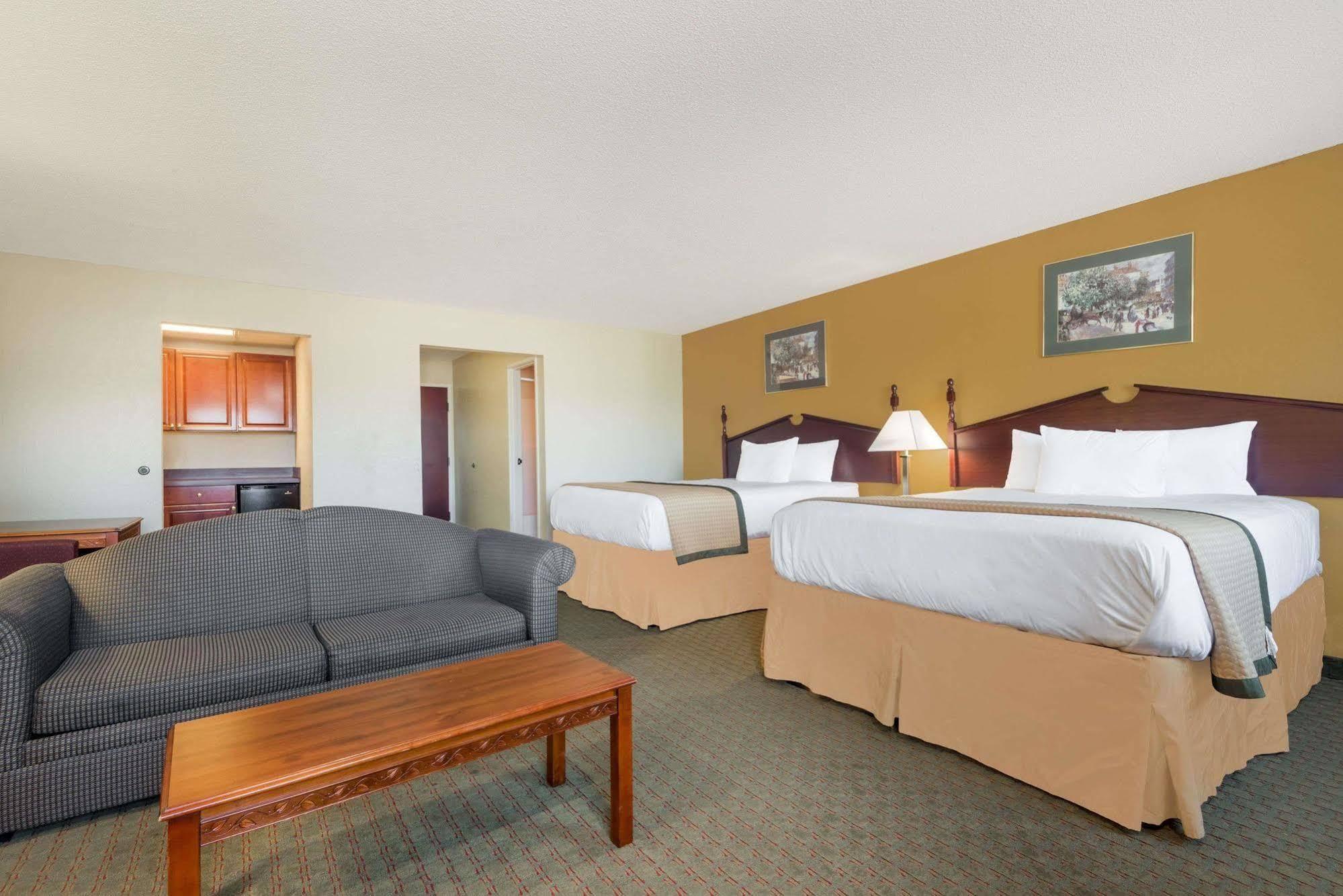Days Inn By Wyndham Norton Buitenkant foto
