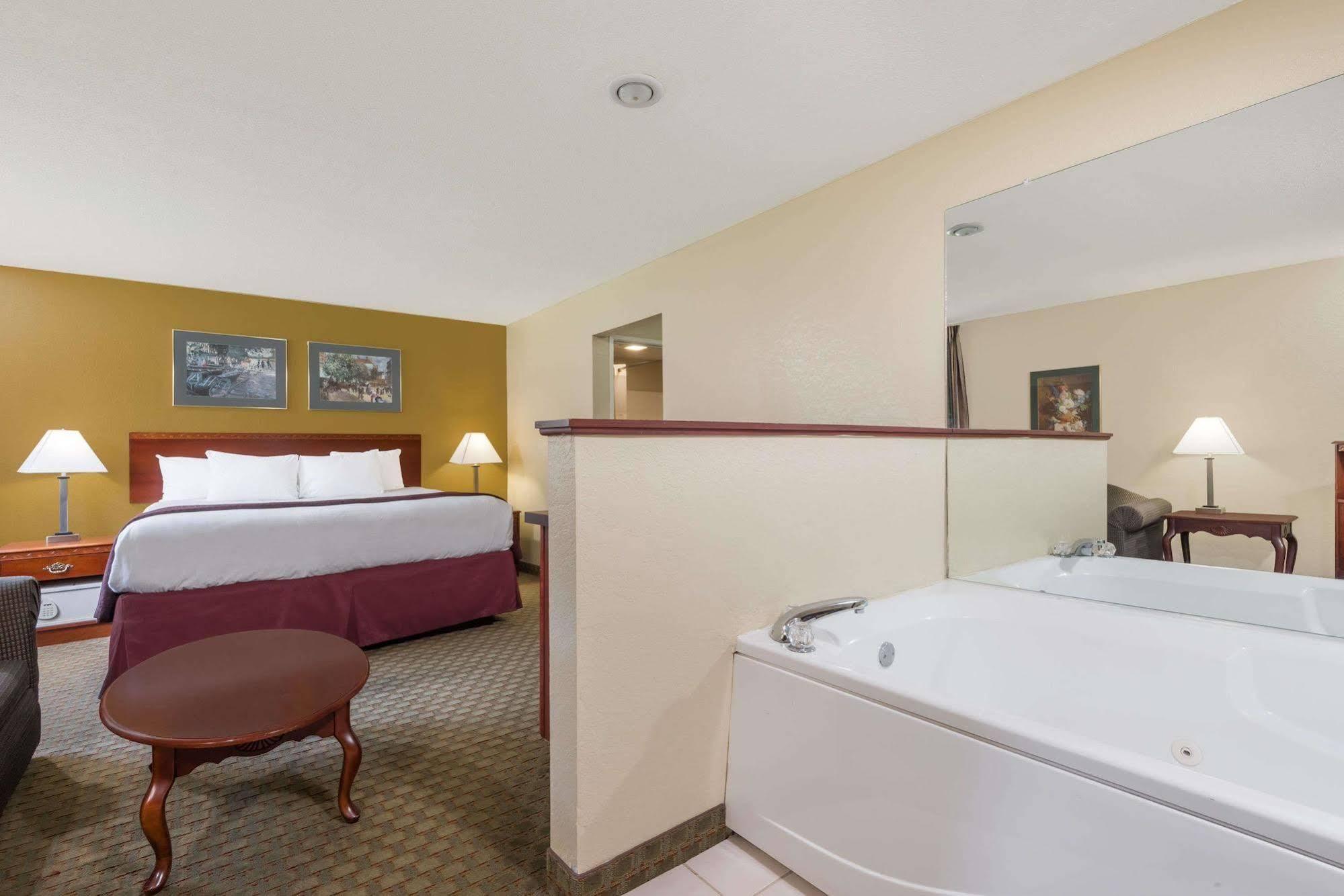 Days Inn By Wyndham Norton Buitenkant foto