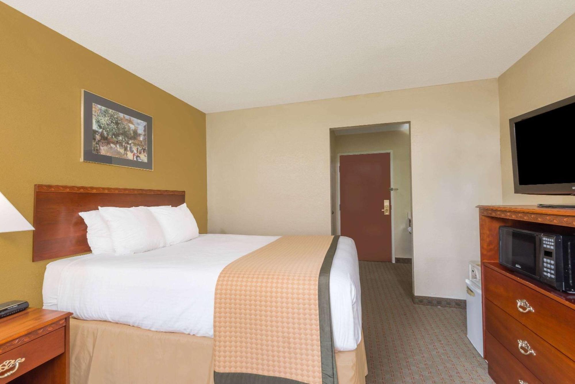 Days Inn By Wyndham Norton Buitenkant foto