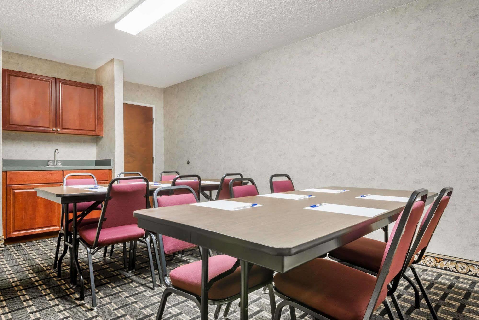 Days Inn By Wyndham Norton Buitenkant foto